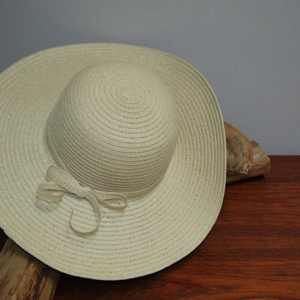 Floppy Coastal Beach Pool Gardening Straw Sun Hat Garden Beach or Pool